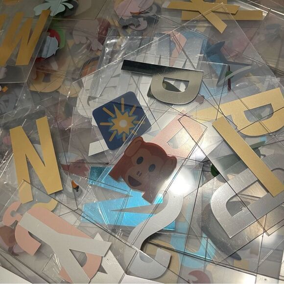 Cinema Light Box A4 Shiny Gold 16 Colors with hundreds of Letters and Emojis - Picture 12 of 17